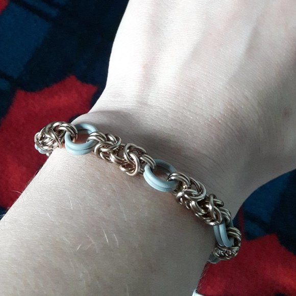 🌸 3 for $20 🌸 Gelder bloom The Byz Stretch Bracelet in Grey + Champagne - Picture 5 of 6